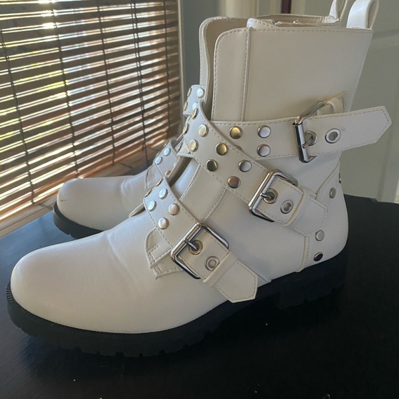 Hey stud lookin’ faux leather buckle boots - Picture 5 of 6